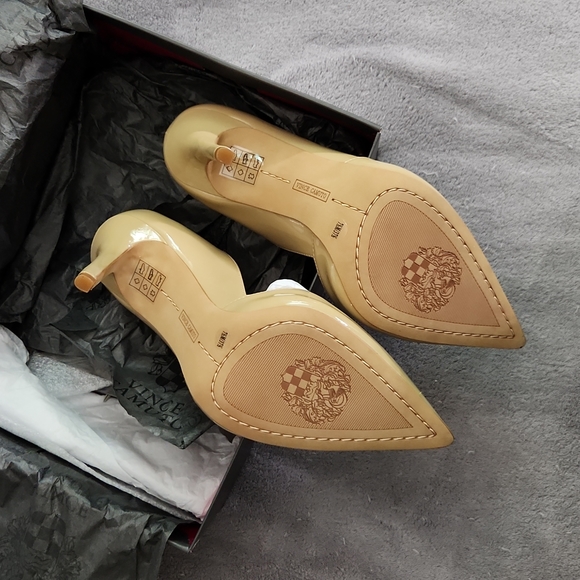 Nude leather Vince Camuto high heels - Picture 2 of 3